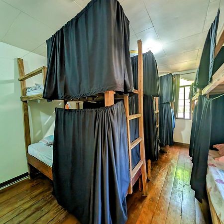 Screaming Gecko Hostel Busuanga Exterior photo