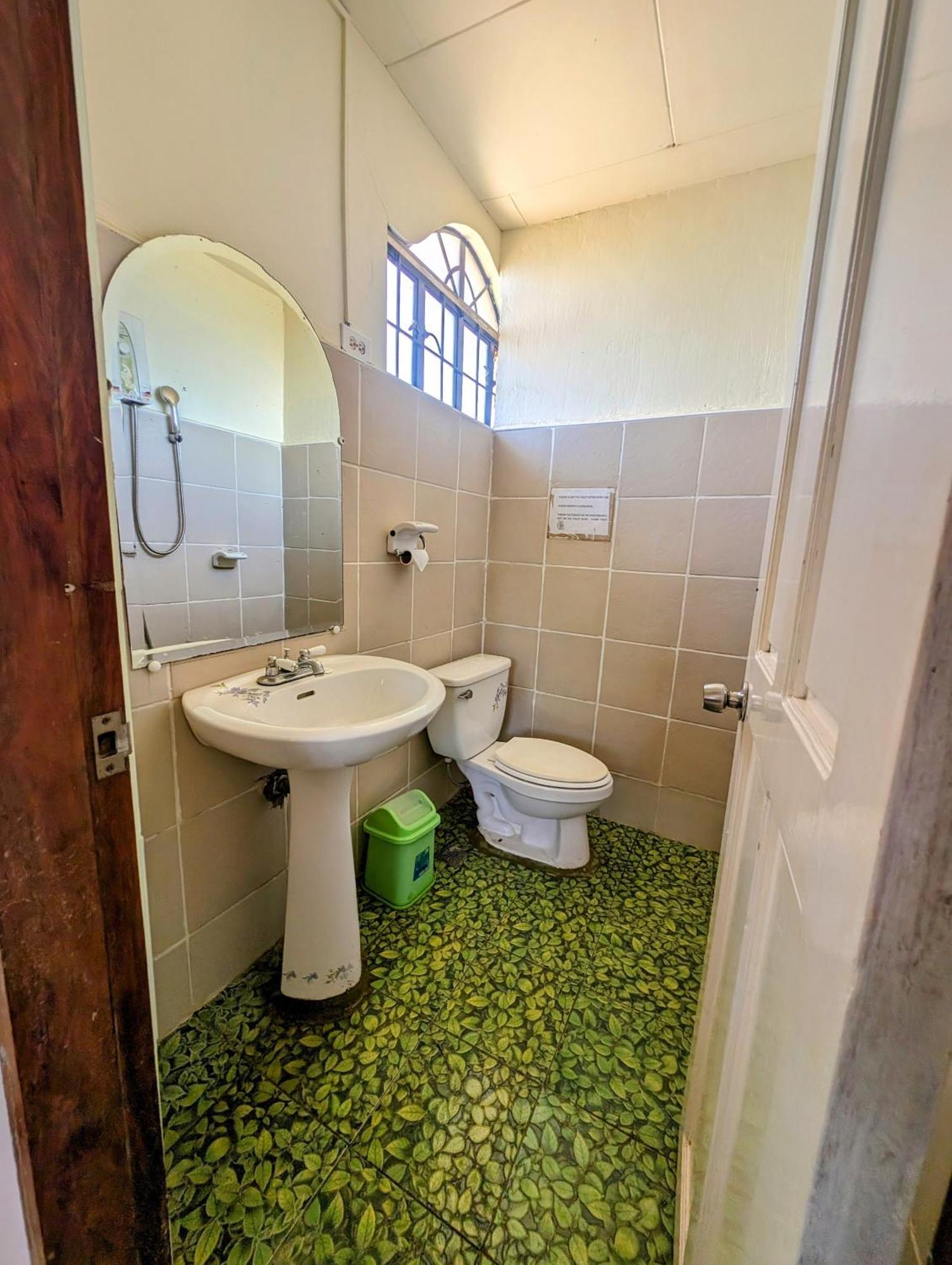 Screaming Gecko Hostel Busuanga Exterior photo