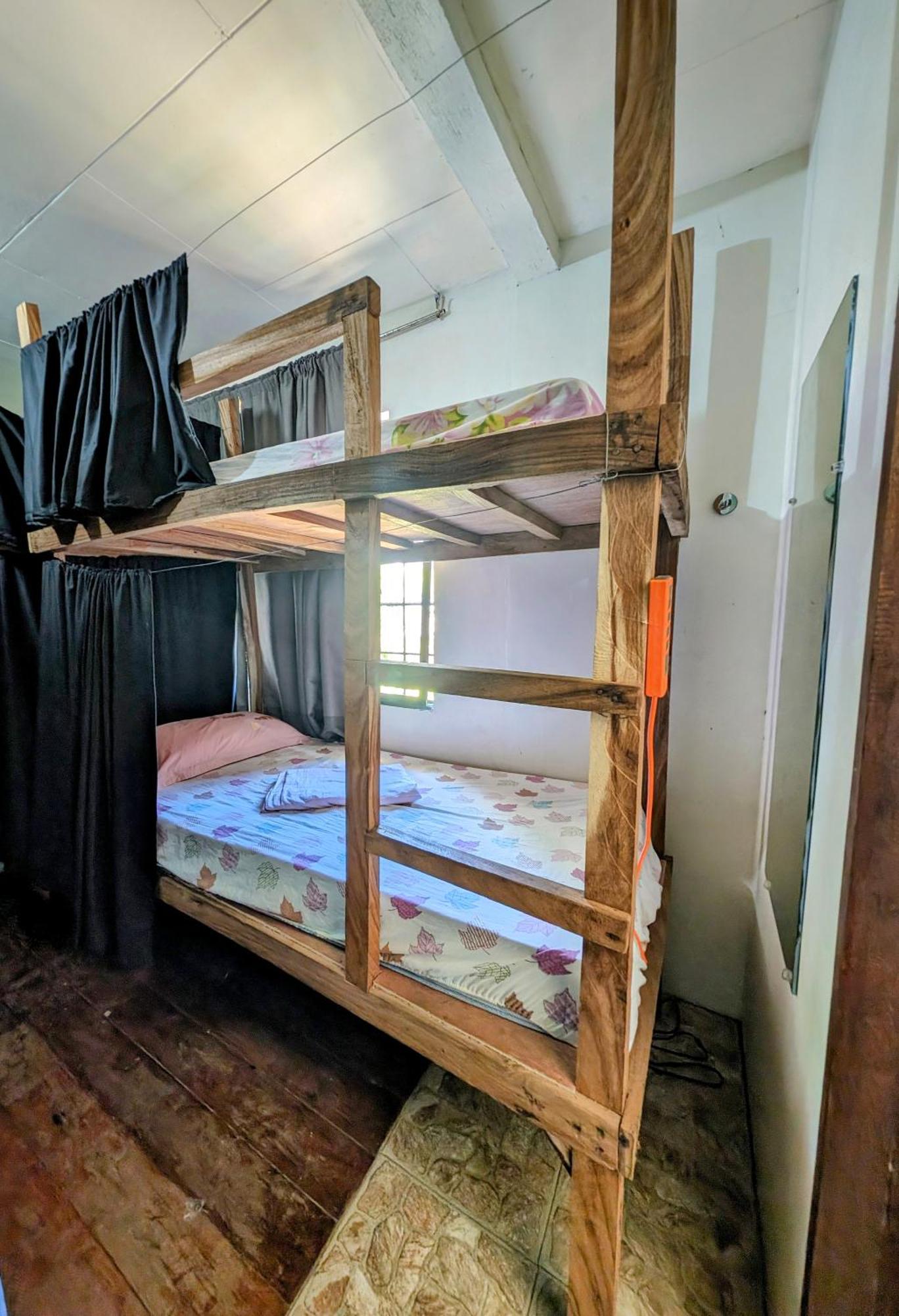 Screaming Gecko Hostel Busuanga Exterior photo