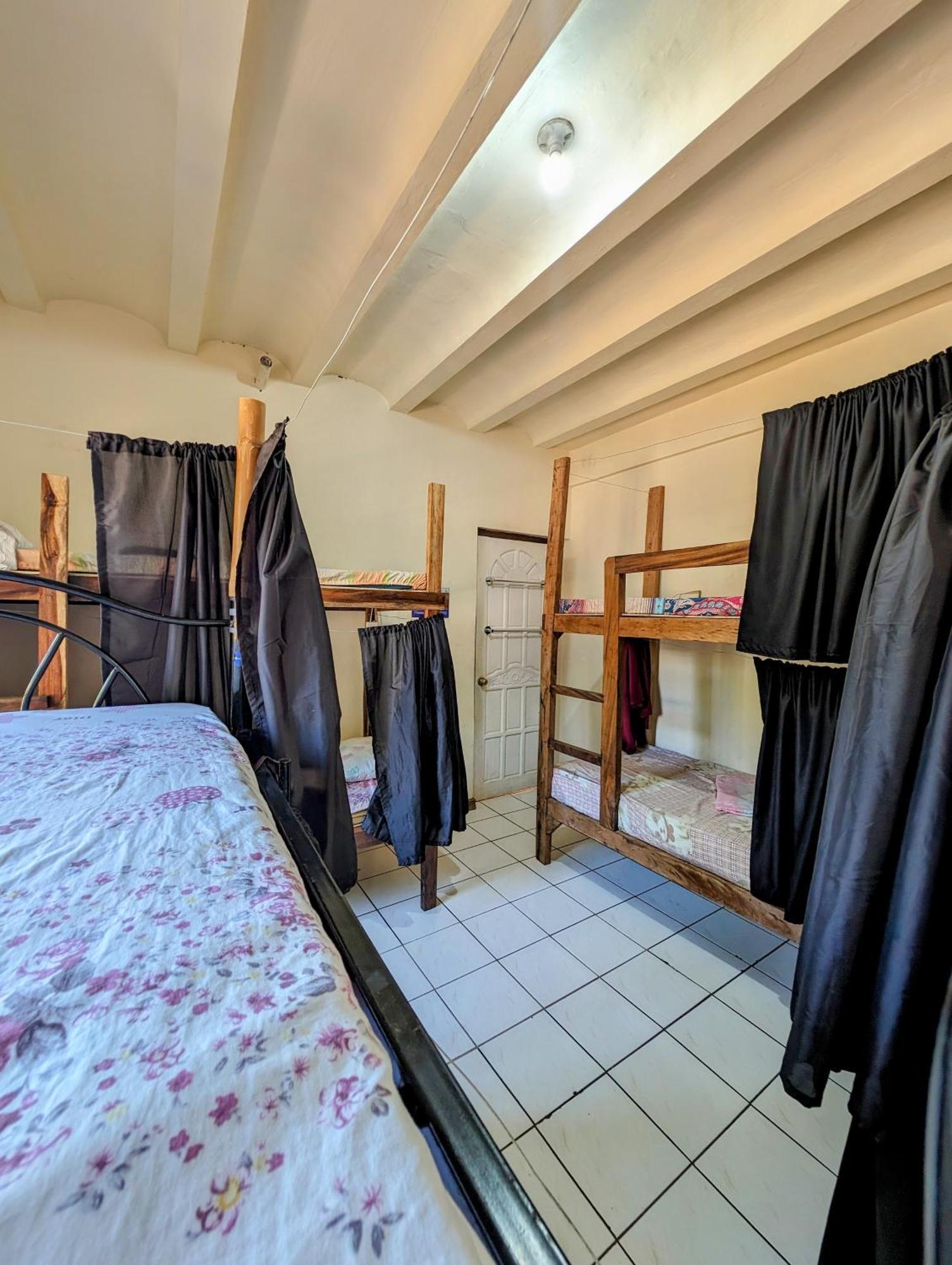 Screaming Gecko Hostel Busuanga Exterior photo