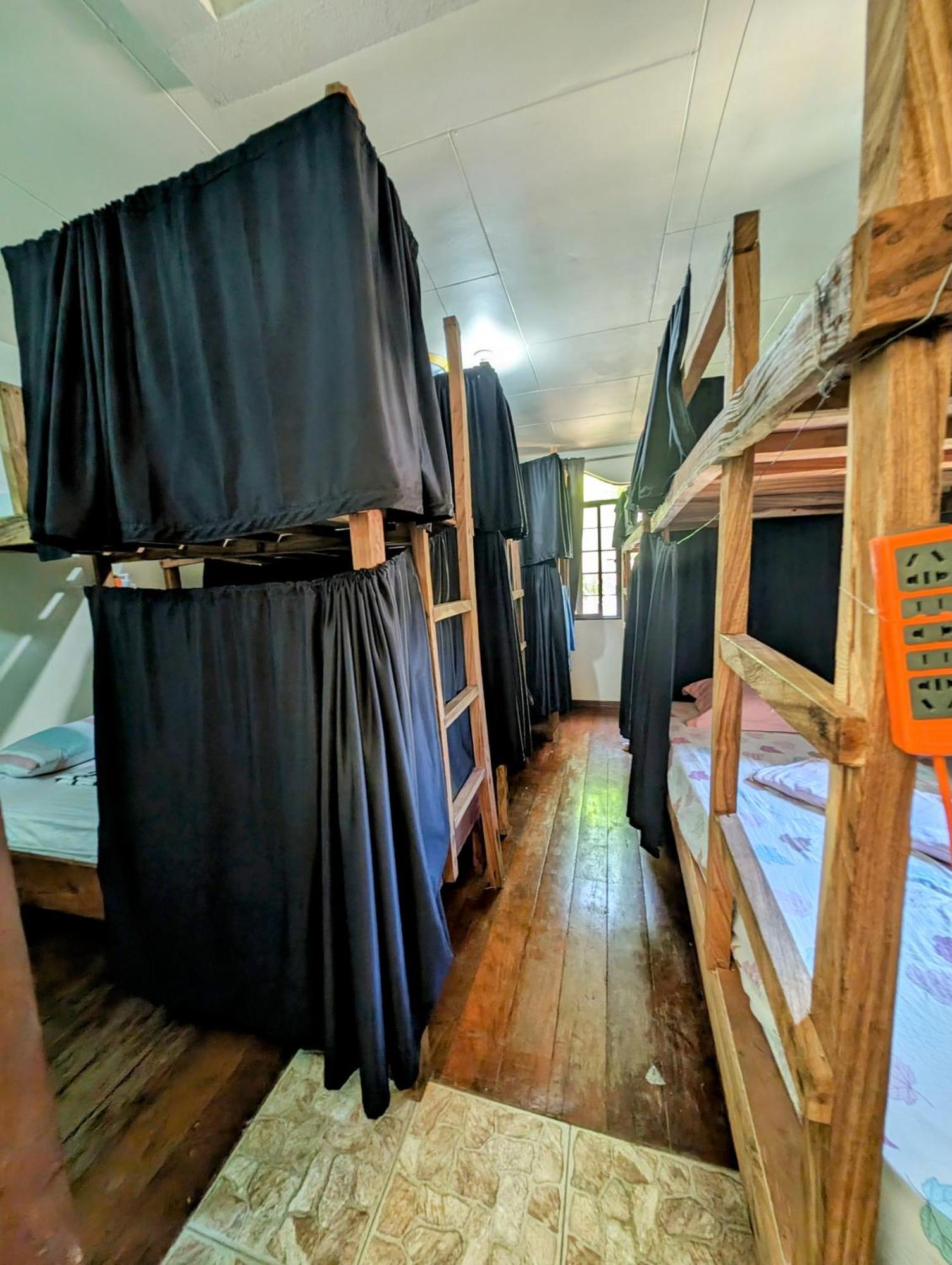 Screaming Gecko Hostel Busuanga Exterior photo