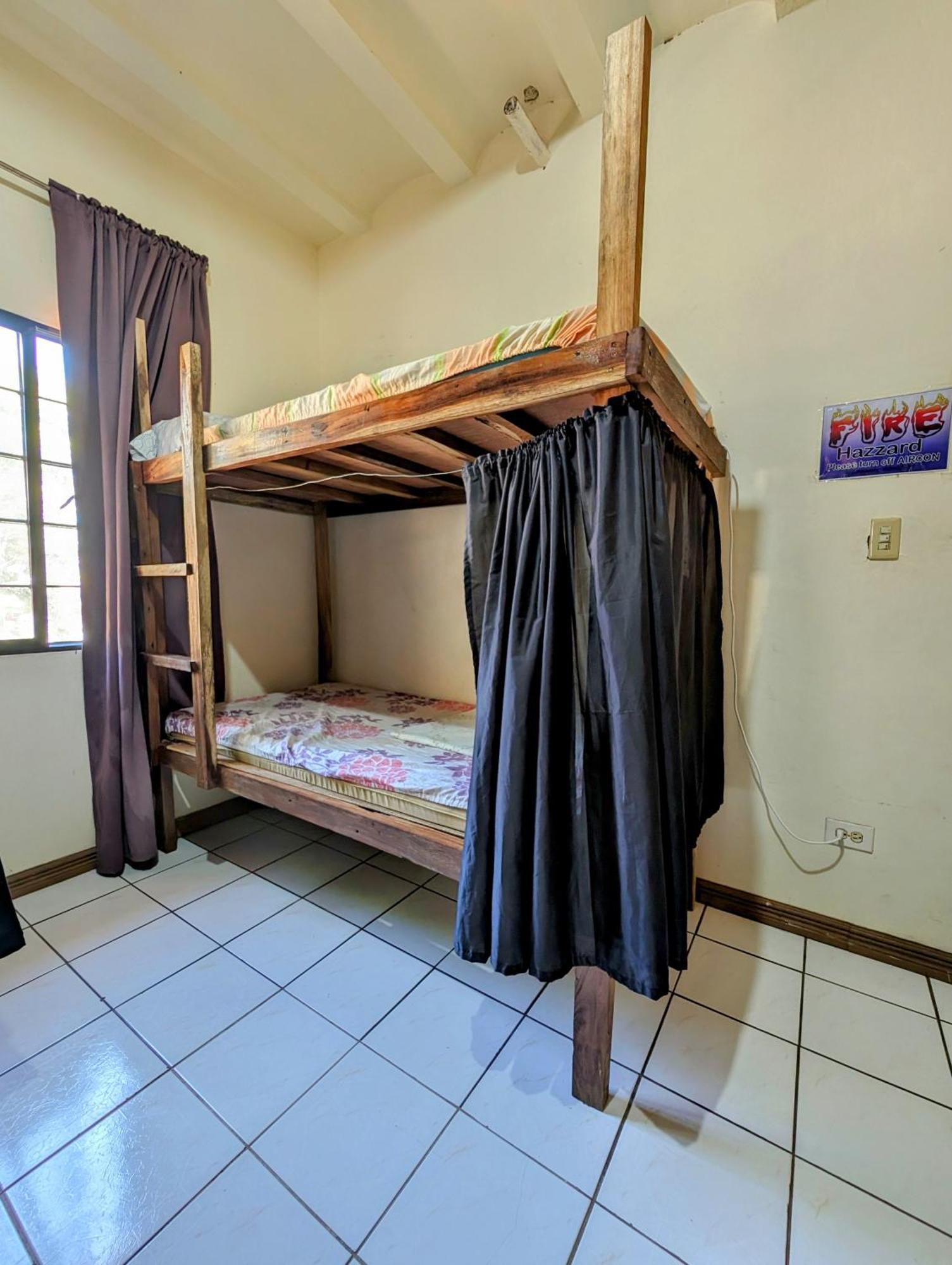 Screaming Gecko Hostel Busuanga Exterior photo